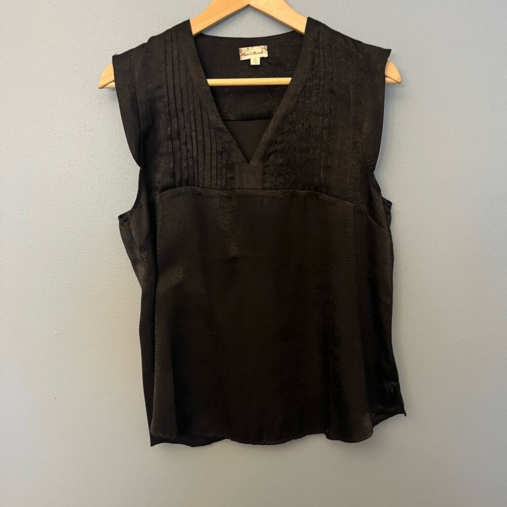 Hem & Thread Sleeveless Blouse